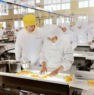 圖說新聞 浙江臺州出口枇杷罐頭質量穩定，食品生產邁向高標準
